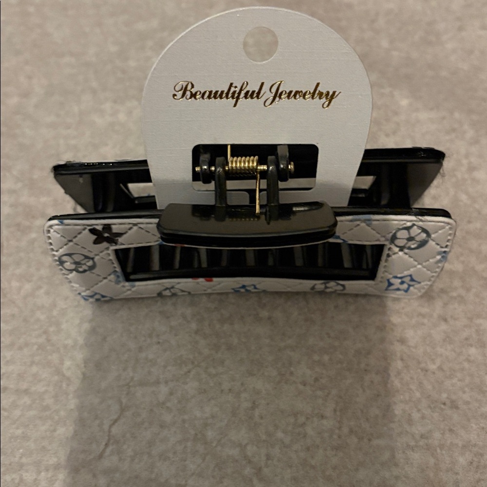 NWT - White and Blue Quilted Hair Claw Clip - Picture 2 of 4